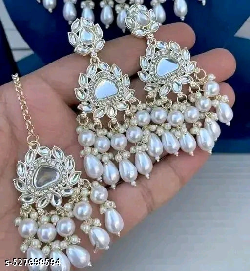 Royal Riwaaz Jewellery A beautiful Bollywood-style set designed with intricate detailing and sparkling stone